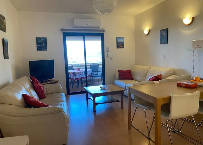 Paul And Maria Sea View *